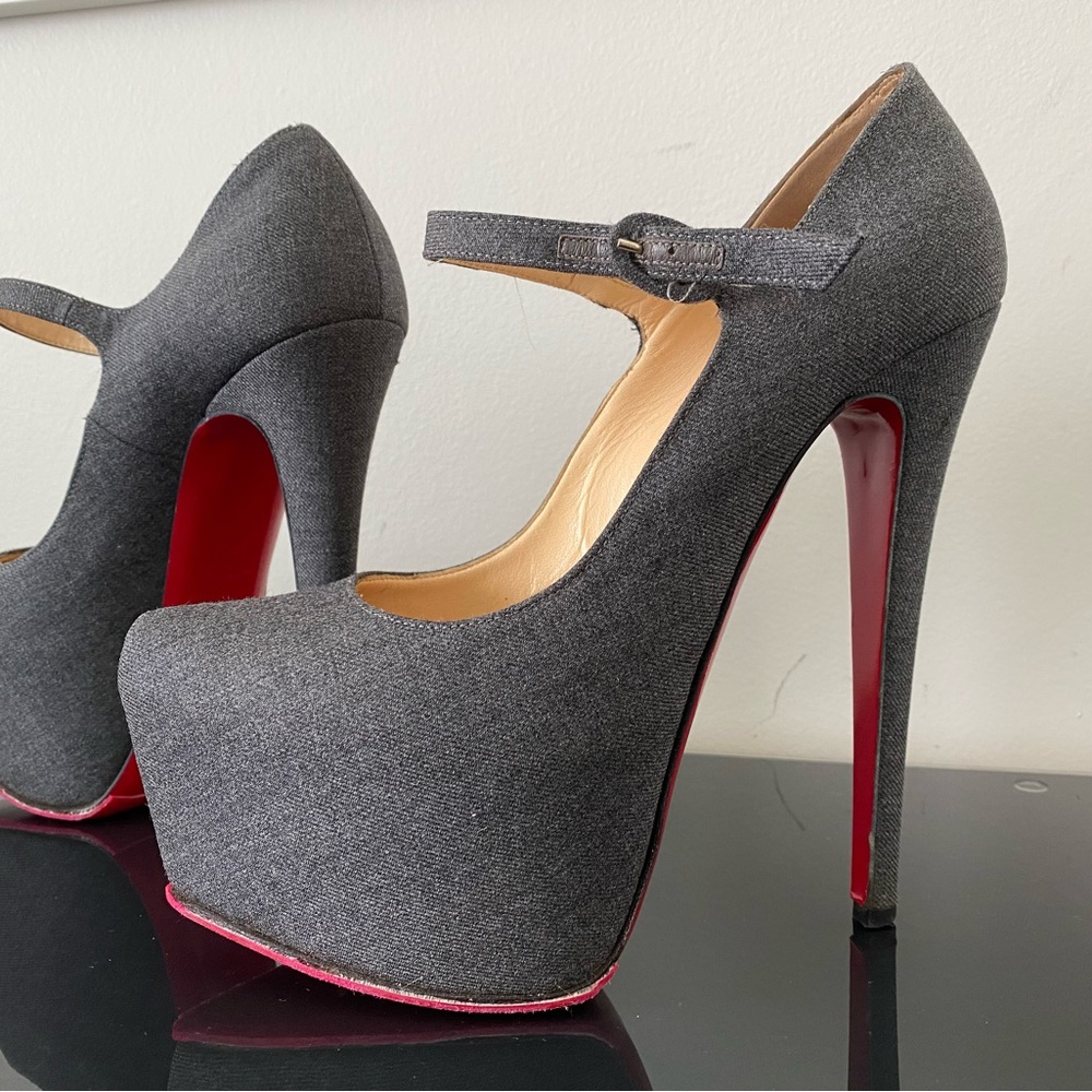 Christian Louboutin Lady Daf 160 Flannel Pumps 38 1/2 ❤️